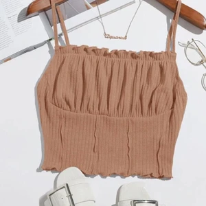 Rosa topp från SHEIN 💗 - En rosa topp från SHEIN, använd en gång så är i bra skick. Storlek XS. Köpare står för frakten 💗