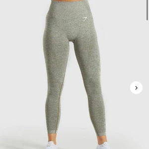 Gymshark Leggings - Köpte för några månader sedan, knappt andvända och fint skick!🖤