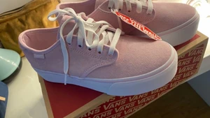 VANS CAMDEN PLATFORM (Helt nya) - Helt nya skor ifrån Vans. Stl: 37 (men är stora i storleken, passar 38) Nypris: 750kr