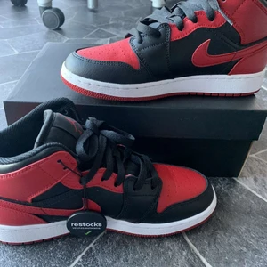 Jordan mids offwhite - Nyligen köpta på restocks. Oanvända, provade de en gång och märkte att de var för små. Köparen står för frakten