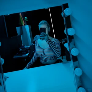 Tajt randig tröja - Tröjan är svart/vit randig. Tajt med överlappande framsida. Jag tar betalning via swisch