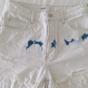 BERSHKA Shorts - High rise Bershka denim shorts. Worn 2 times. No elastin. Similar to MOM FIT. Size 40.