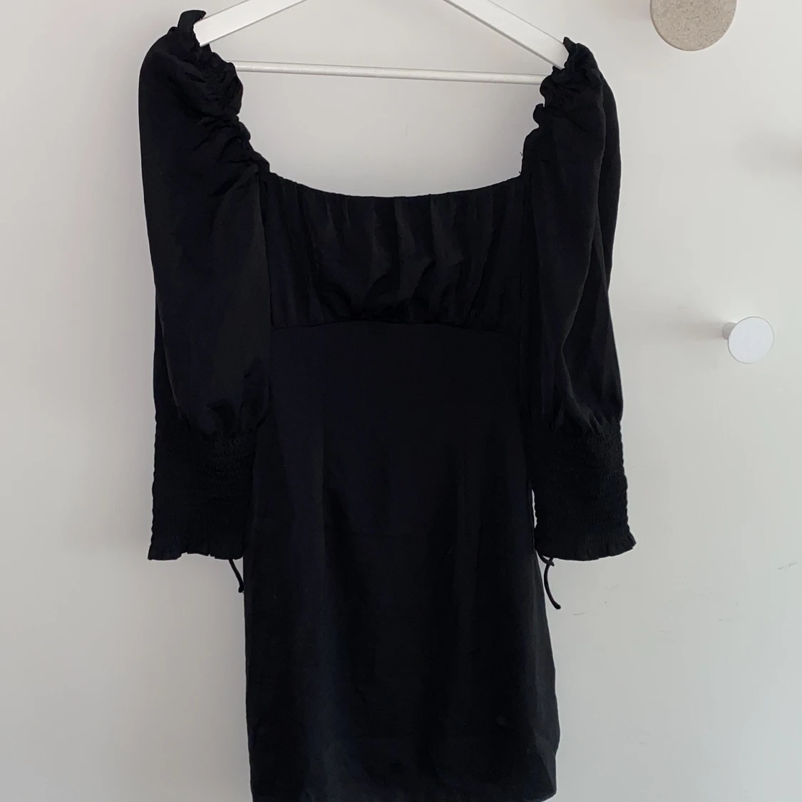 Svart klänning - öppen rygg