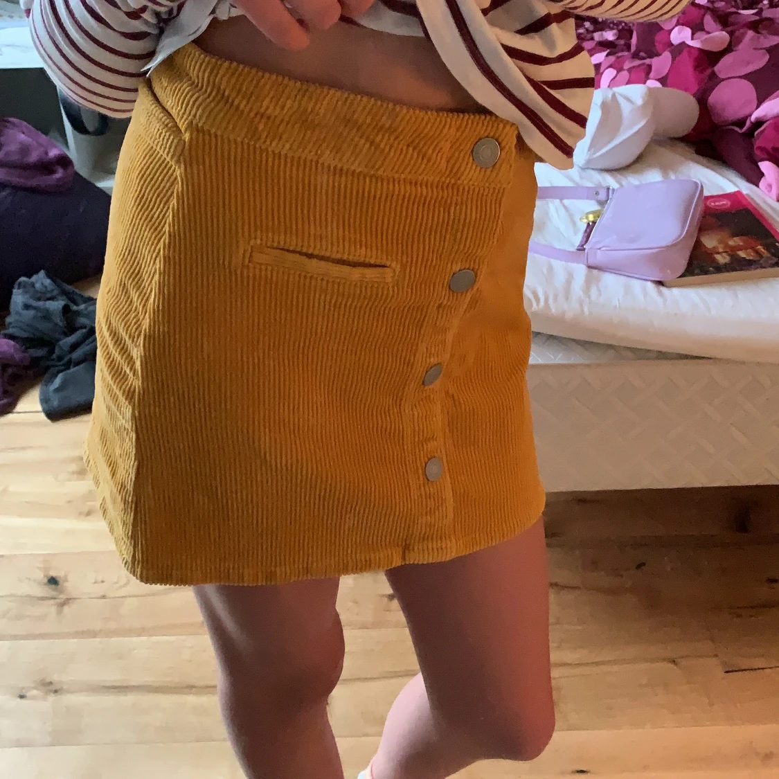  Orange kjol med knappar. - 90