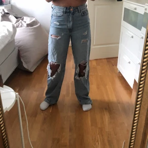 Hm - Säljer dessa skit snygga jeans från hm. Jeansen komemr inte till andvändning så därför säljer jag dessa