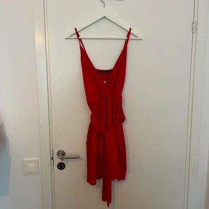 festklänning - aldrig använd! 