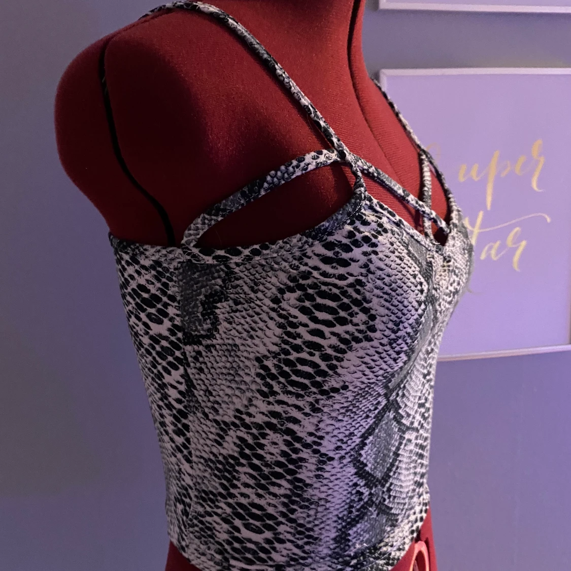 Topp med 🐍mönster - 90