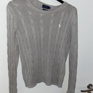 Ralph lauren tröja  - I bra skick använd Max 5 gånger!