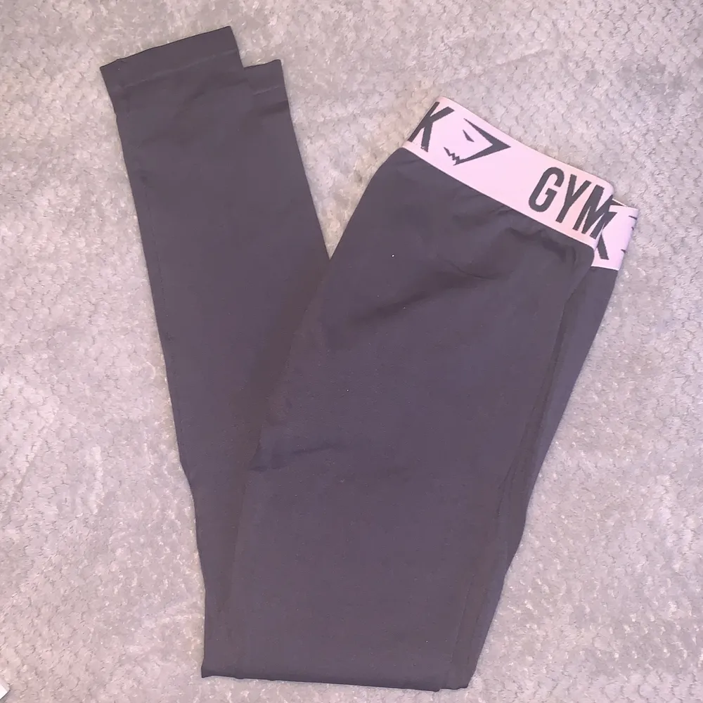 Fit Seamless tights från Gymshark i storlek M. I mycket fint skick, knappt använda. Äldre modell. Nypris 400 kr. Säljer för 150 eller bud. . Jeans & Byxor.