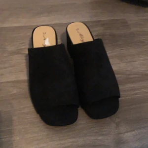 Skor storlek 37 - skor storlek 37 med en liten klack