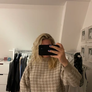 Stickad tröja  - Fin stickad tröja från Hm. Storlek L. Pris går att diskutera 