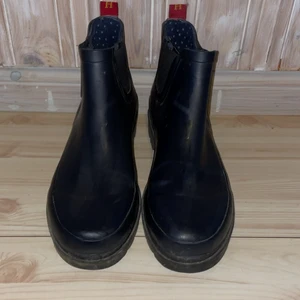 Holly & white regnskog, 38 - Mycket lite använda, navy blå, inköpta på Lindex 