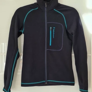Peak Performance Softshell tröja  - Väldig skön och lätt Peak tröja. Finns på flera sidor.