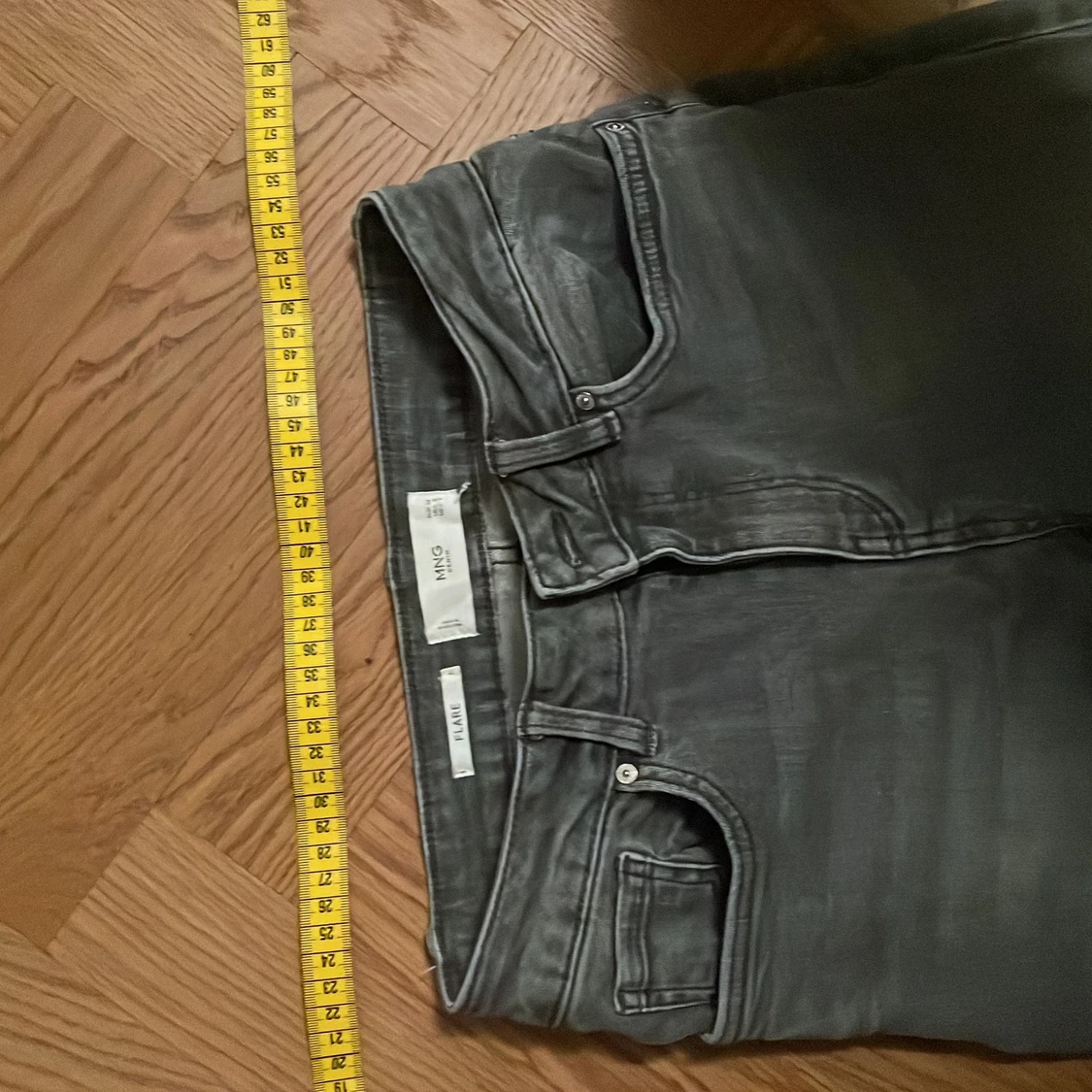 Utsvängda jeans från Mango - 90