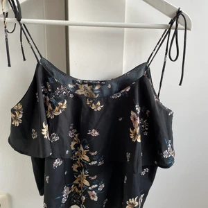 Linne  - Linne i kortare modell, knappt använd så i mycket bra skick! Frakt står köpare för (köpare väljer fraktsätt) eller kan vi mötas upp i Kävlinge/Lund/Landskrona/Staffanstorp/Löddeköpinge osv 