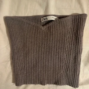 Tub topp - Grå tubtopp från zara i storlek M, stretchig så passar alla. 