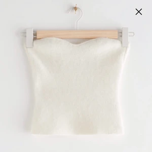 Grön tröja  - Jättefin stickad  korsett topp från &otherstories!!! Endast testad🤍