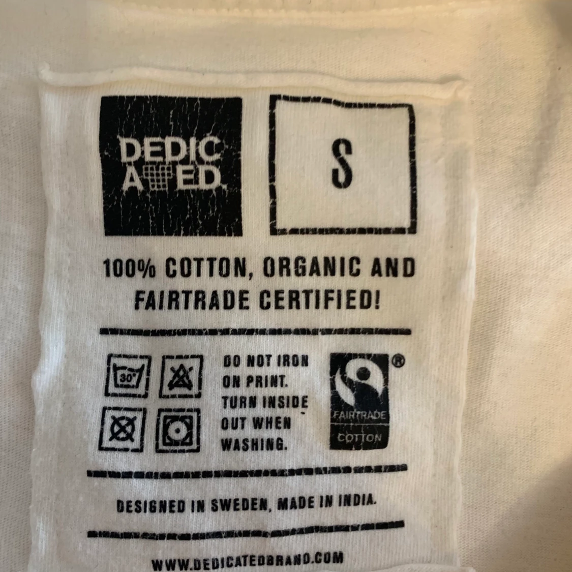 Dedicated t-shirt med coolt tryck! - 91