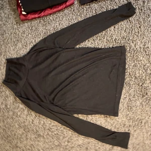 Svart långärmad  - 20kr+frakt💣🖤