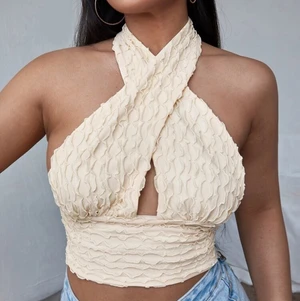 Beige topp - Pris går att diskuteras! Råkade handla på in lite förmycket när jag skulle köpa kläder till våran trupp, därför fins det så många storlekar att välja på!😋