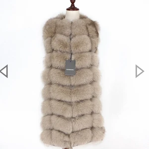 Äkta pälsväst storlek S - ENDAST SERIÖSA KÖPARE! Köparen står för frakten. Använd en gång i väldigt väldigt bra skick, köpt från femenina