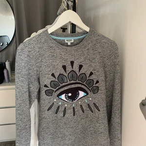 Kenzo sweatshirt  - Säljer en knappt använd Kenzo tröja. I bra skick och passar xs-s