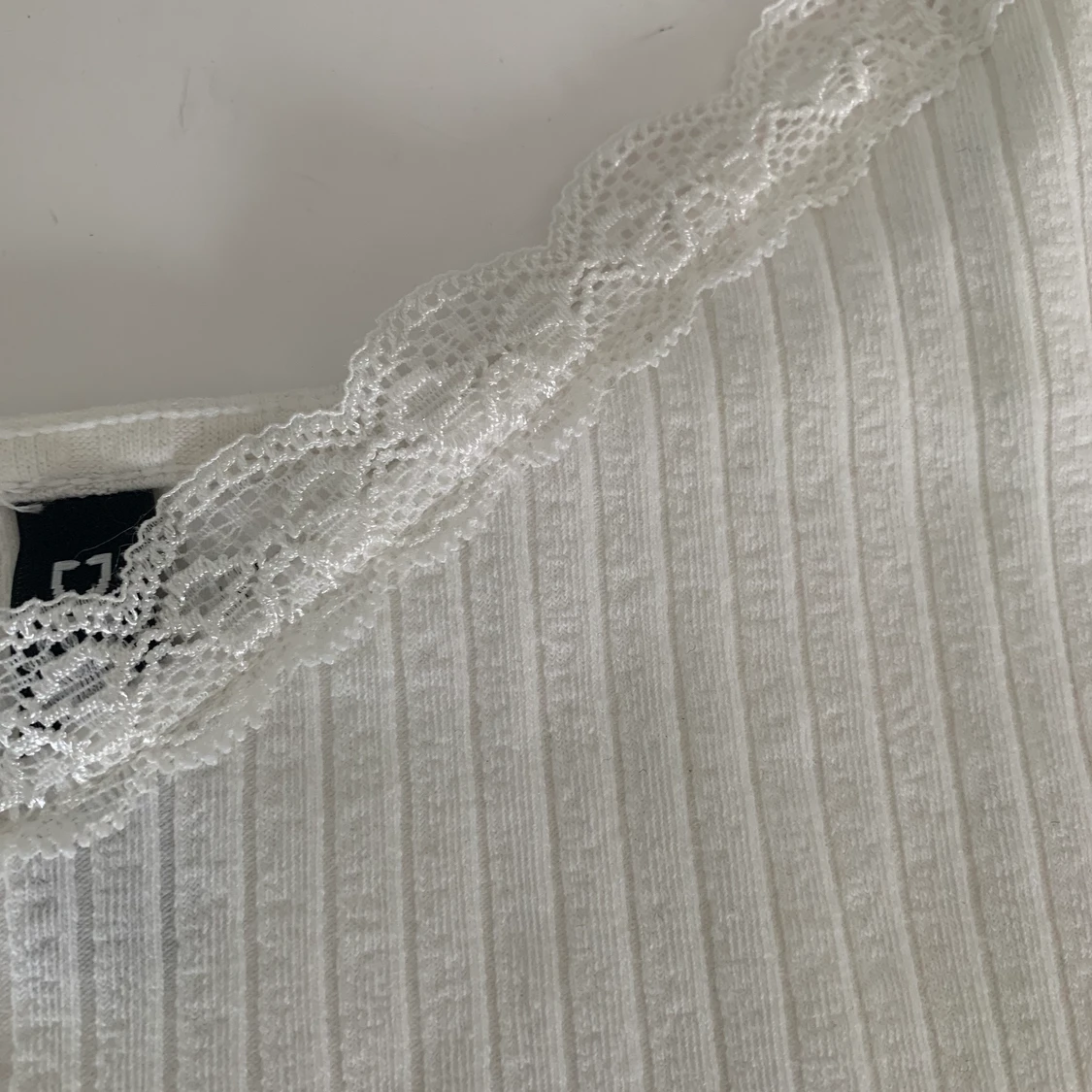 Vitt linne med spets - 91
