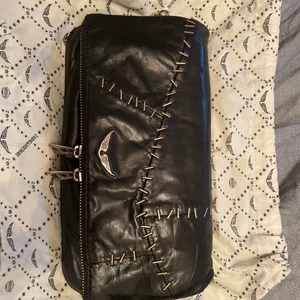Zadig & Voltaire väska  - Svin cool zadig väska som väldigt få har. Bra skick,  dock saknas tyvärr det allra längsta bandet, därav det låga priset. Säljer då jag ej använder den så mycket längre. 🧚