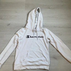 Champion hoodie - Champion hoodie|| storlek ( Small ) fint skick, andvänt fåtal gånger. Frakt: 62 kr, Köparen står för frakten 🌸 