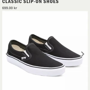 Vans - Säljer mina svarta slip ons då jag aldrig använder de längre. Bra skick och jag tvättar de innnan de postas!! (vet ej vad frakten kommer kosta men köparen står för den) Skriv för egna bilder osv☺️