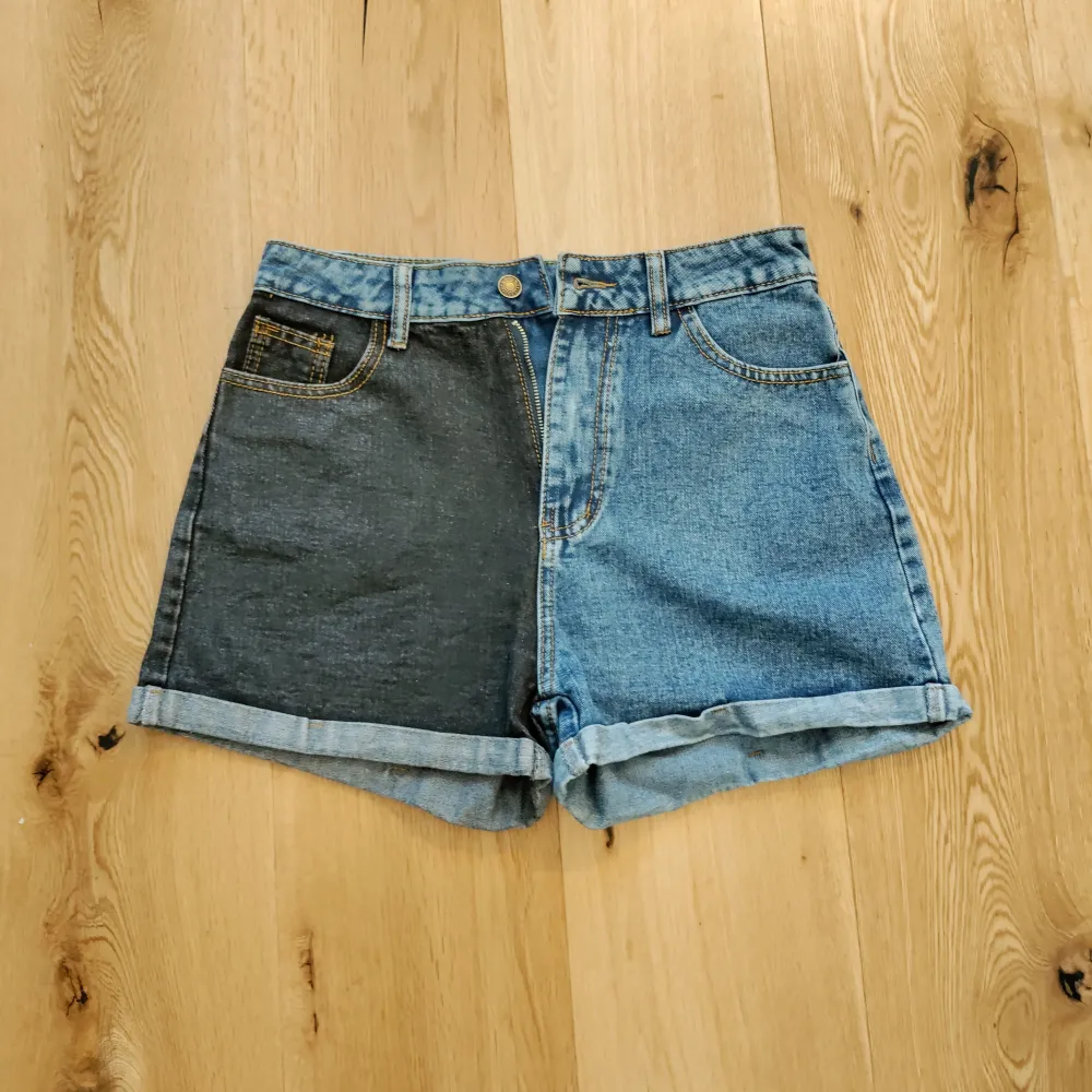 Coola split washed jeans shorts. Shorts.
