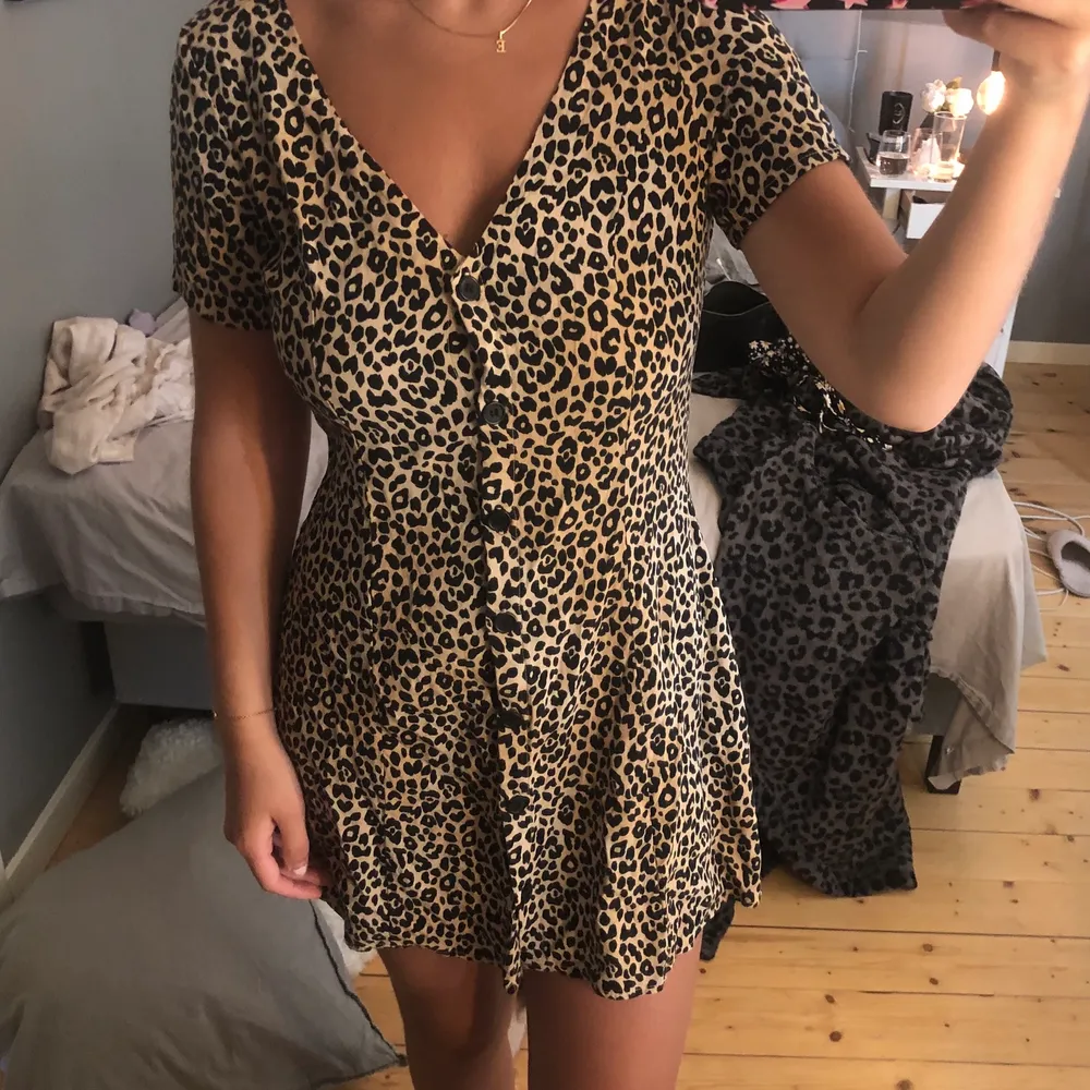 Leopardmönstrad klänning, endast använd 1 gång 💕köparen står för frakten . Klänningar.