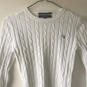 Kabelstickad gant träja  - Vit fin kabelstickad tröja från gant🤍🤍🤍