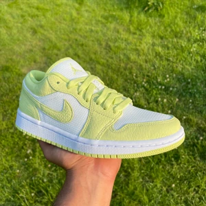 Air Jordan 1 Low SE ”Limelight” (W) - Strl 38
