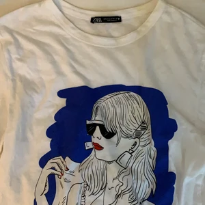 t-shirt från zara! - cool t-shirt köpt på zara i spanien⚡️                                          storlek: M men mer som S                      