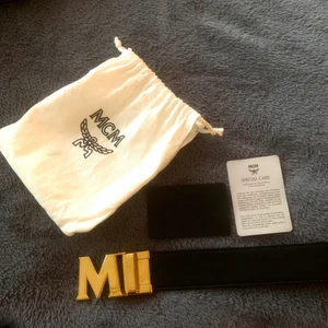 MCM skärp - Svart reversibelt bälte från MCM i nyskick, kommer med duster bag. Nypris 3000