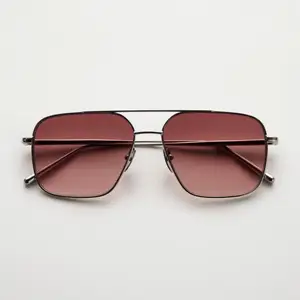Ett par helt nya (aldrig använda) solglasögon från chimi. Förpackning och fodral medföljer!!❤️ (NYPRIS: 1300kr)