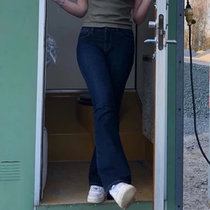 brandy melville bootcut jeans  - säljer dessa superfina jeans, nästan helt oanvända, jag är 175 och dom är perfekta i längden för mig men lite för små i midjan. 💓