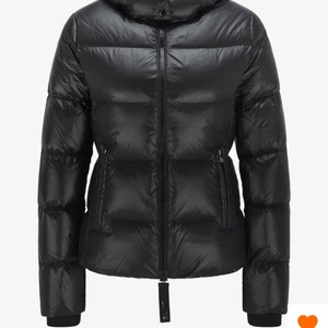 Hugo boss jackan!!  - Köpte de på room1006 på Emporia!  Har använder den några gånger bara, eftersom jag använder inte så ofta så tänkte jag sälja den till någon som komma använda den oftare än mig 😍 😇  (Jag köpte den jackan för 3,799kr) DM för mer information 😇