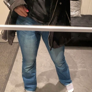 Jeans - Sykt fine❤️ Low wasited typ, glidelåsen er litt ødelagt pm for bilde 
