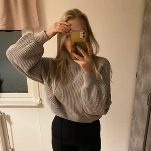 NA-KD - Säljer denna sköna stickade tröja från NA-KD som inte kommer till användning💞 Storlek XS. Nypris 299kr men säljer den för 100kr+ frakt💞💞