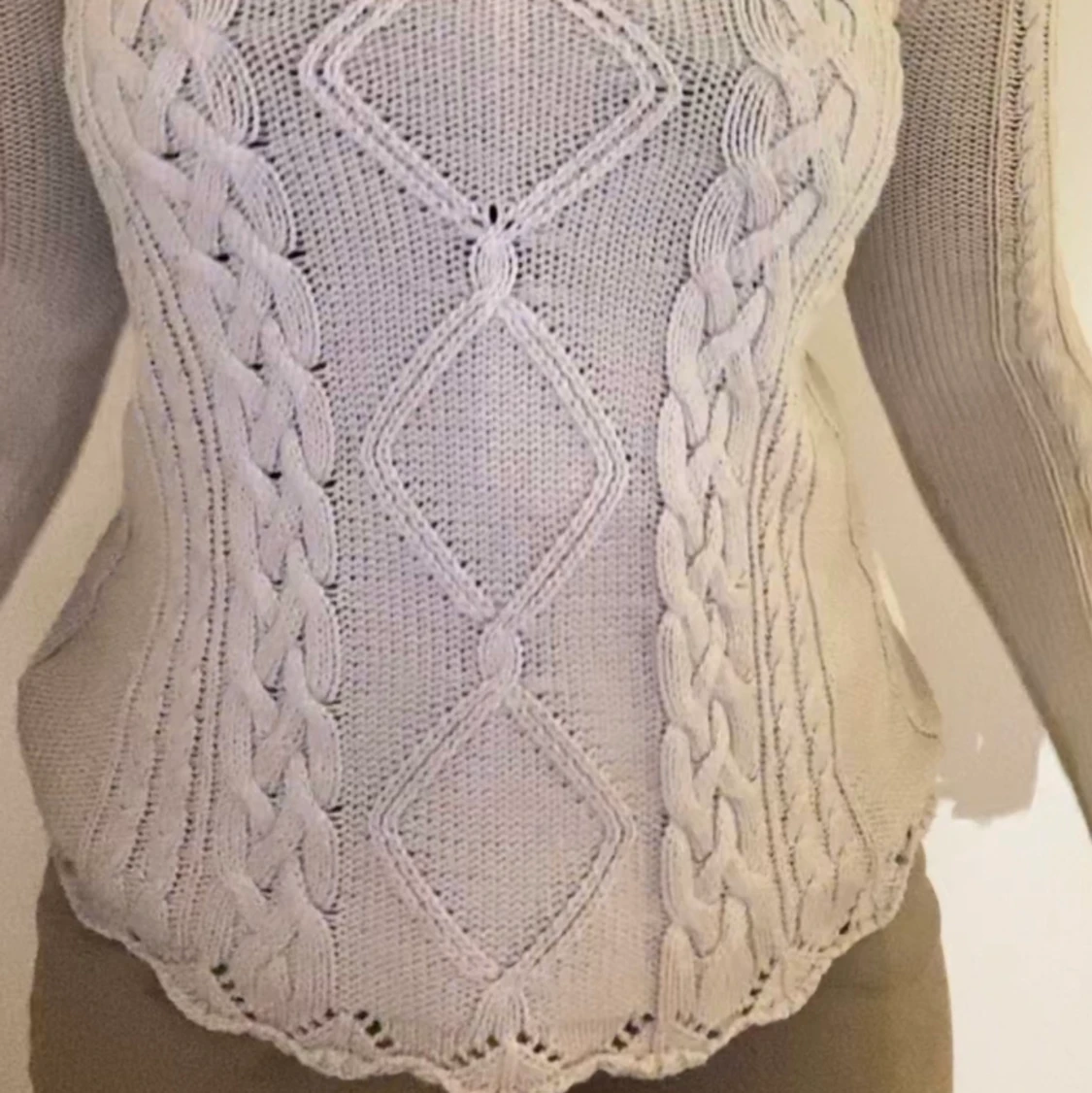 Beige/vit stickad tröja!