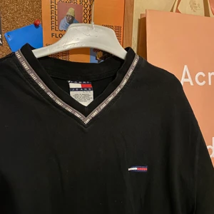 Tommy Jeans T-shirt - Tisha från Tommy jeans i storlek XL men sitter som en L. Pris kan diskuteras, buda!