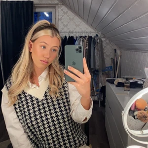 Stickad väst - ⚡️Stickad väst i gott skick, storlek M passar mig som är en S⚡️