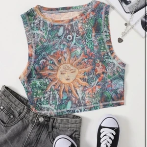 SEETHROUGH INDIE TOP - Svin snygg ”bikini top” med indie print. Jag har tyvärr inte modigheten att bära den