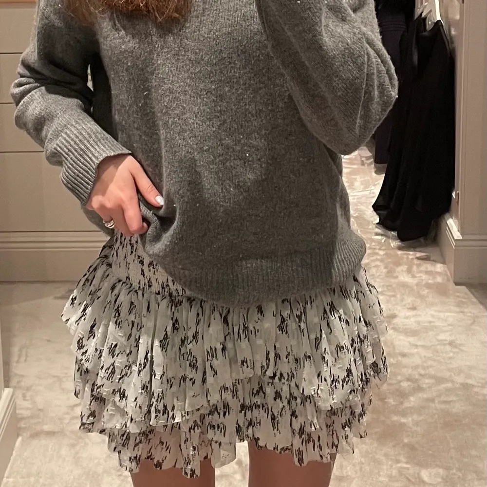 Såå snygg kjol från designers remix som jag använt ett par gånger men den är som ny! . Kjolar.