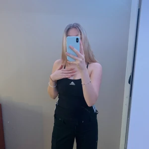 Adidas linne - Inbyggd sportbh