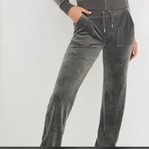 Juicy byxor  - Kanske säljer mina fina Juicy byxor vid bra bud men helst skulle jag vilja byta dom mot en storlek mindre, kan kanske byta mot en annan färg också. Helst till M men S funkar också! Dom är i storlek L