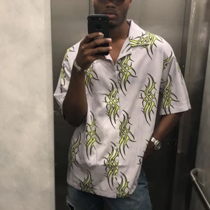 Weekday- oversized t-shirt - Knappt använd. Bra kvalité