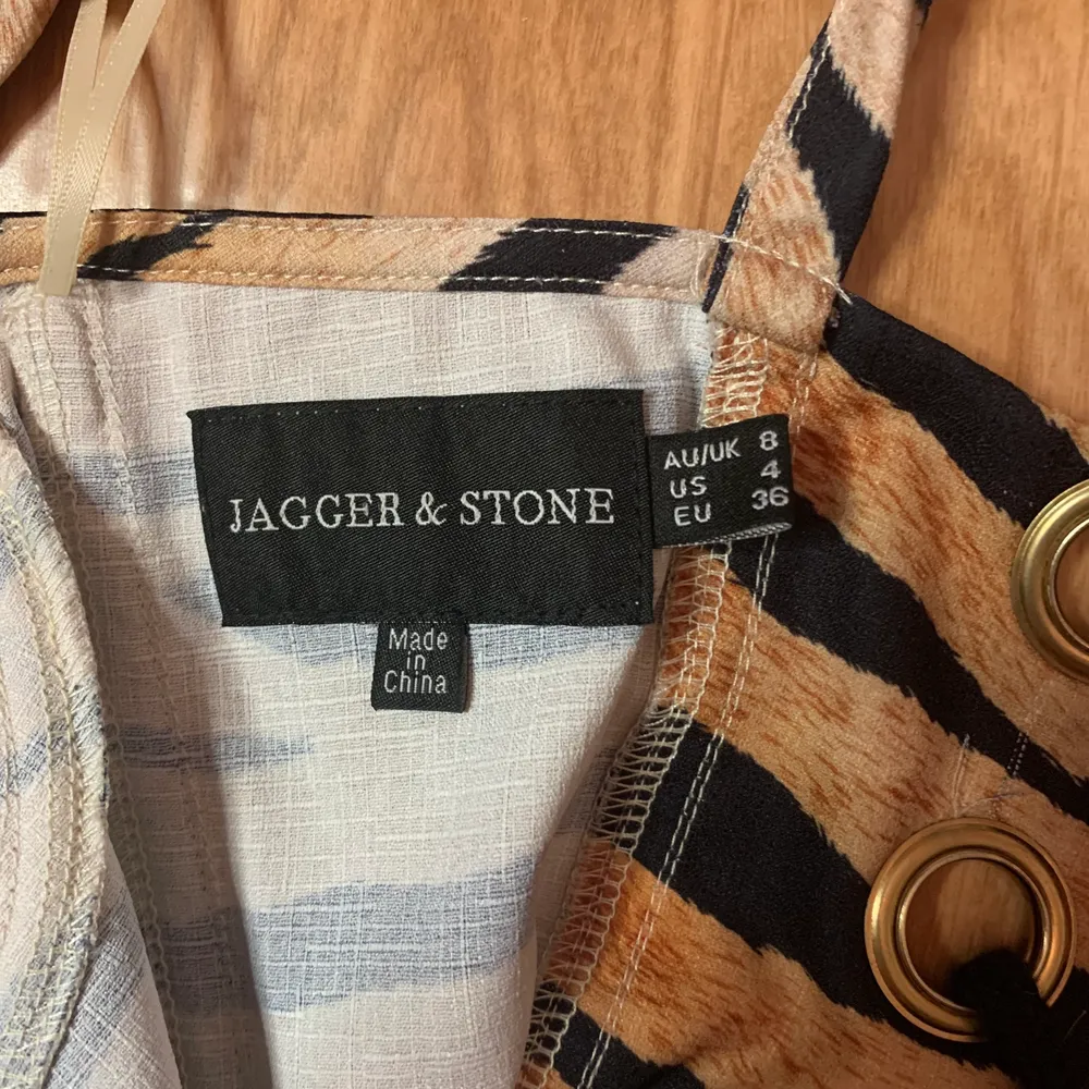 Jagger & stone tiger top size 36 ( never used) . Toppar.